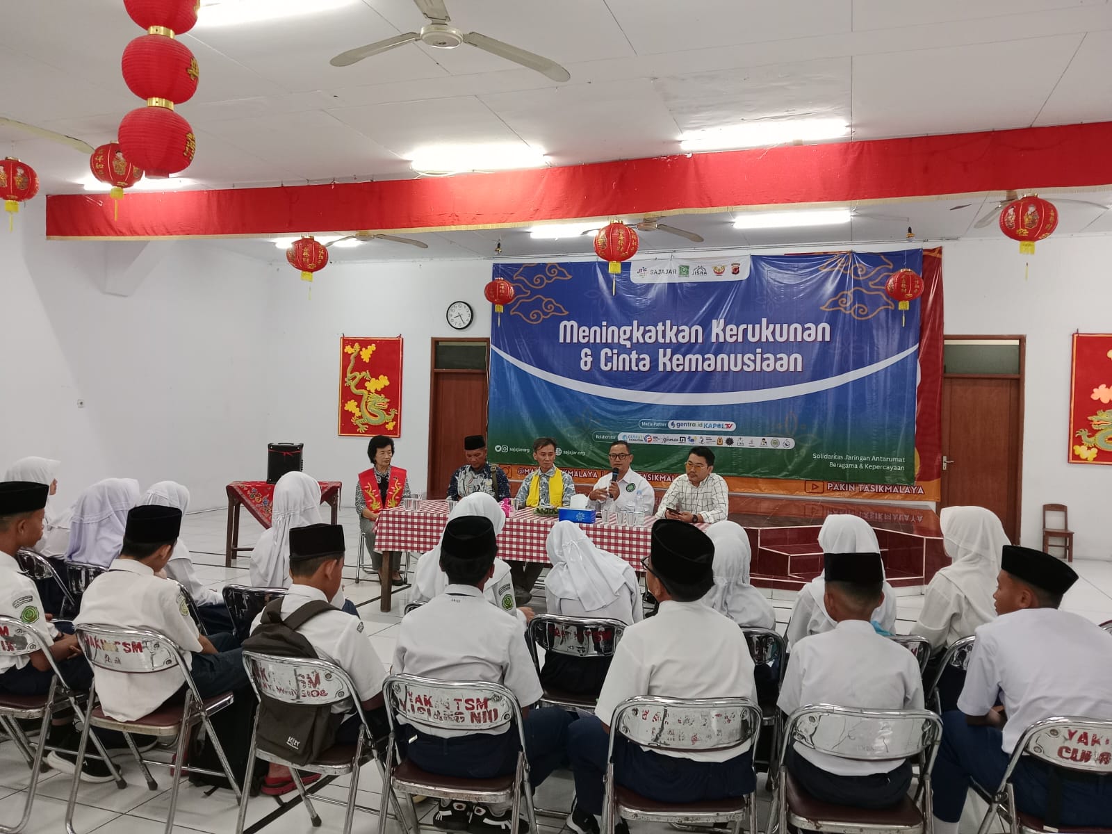 Pelajar Madrasah Belajar Toleransi Lewat Kunjungan ke Majelis Agama Konghucu dan Vihara di Tasikmalaya