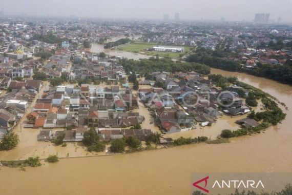 Siap Hadapi Banjir! Begini Cara Cerdas Menyiapkan Dana Darurat dan Asuransi