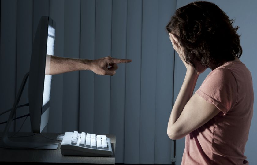 AI sebagai Alat Pelecehan: Maraknya Deepfake Pornografi di Media Sosial