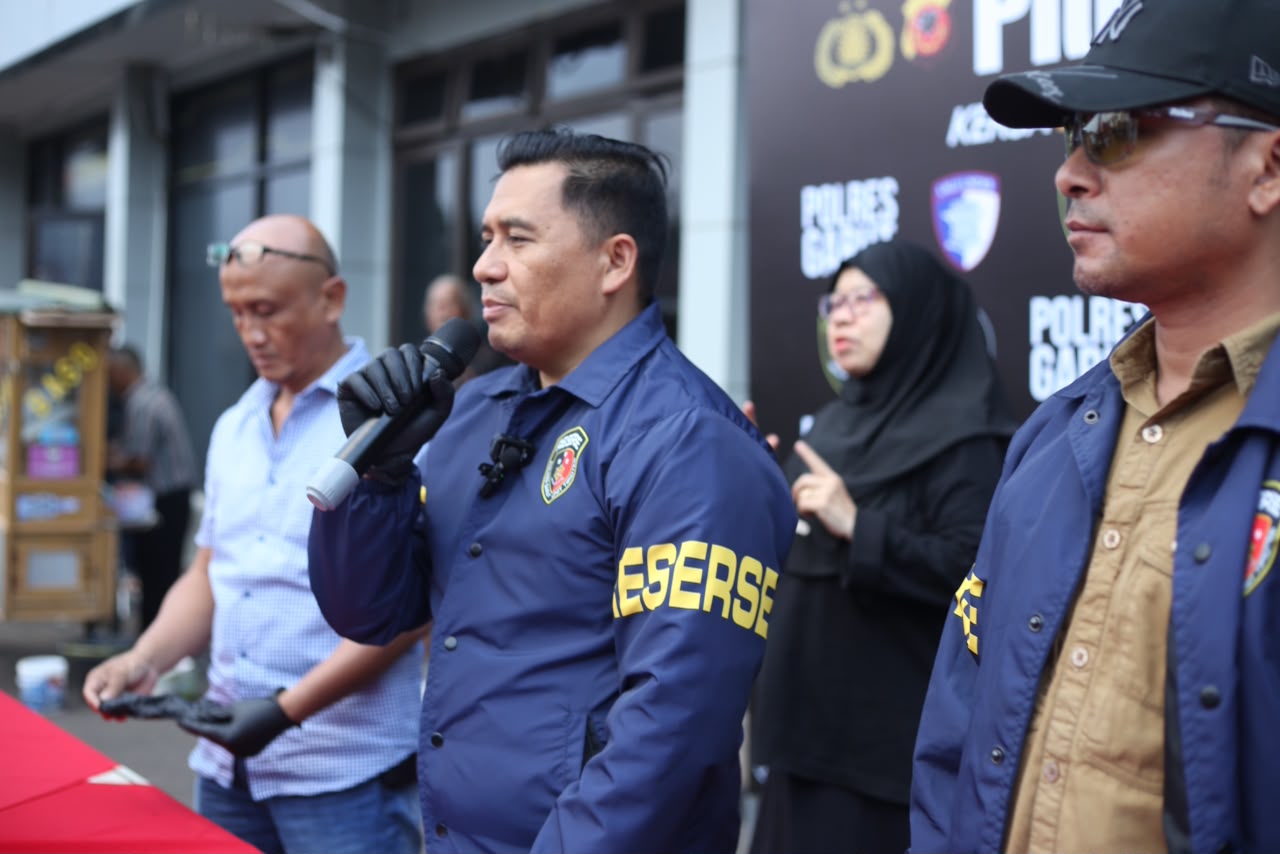 Bermodal 6 Barcode dan Blind Van, Pria Tasikmalaya 3 Tahun Kuras Pertalite untuk Dijual ke Garut