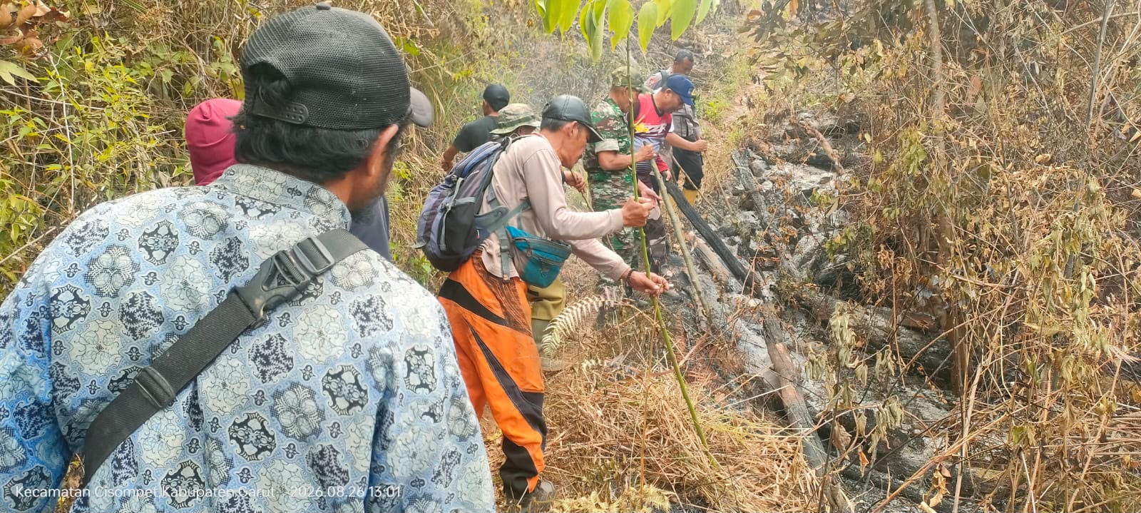 Kebakaran Lahan Perhutani di Talagawangi Berhasil Dipadamkan, Polisi dan Warga Lakukan Pemadaman Manual