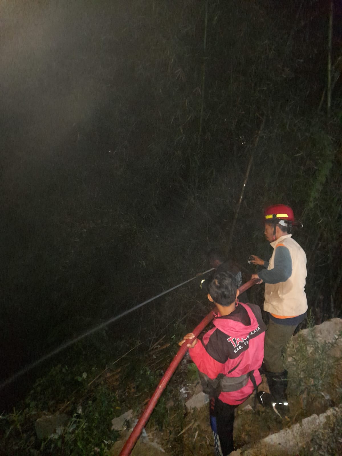 Kebakaran Lahan Terjadi di Desa Sukarapih Tasikmalaya, Damkar Turun Padamkan Api