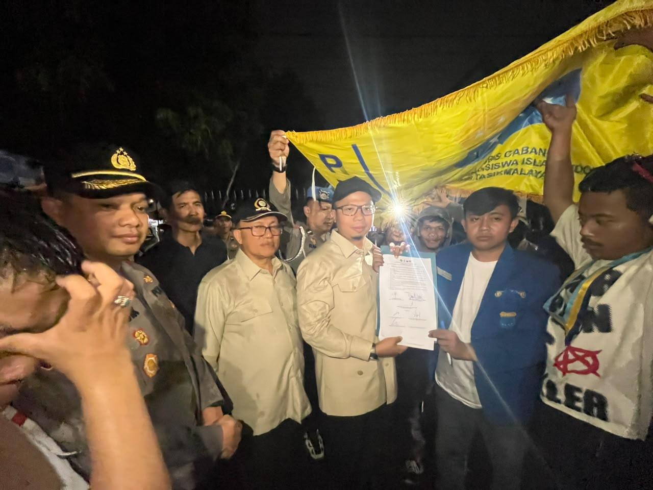 Demo Mahasiswa Sempat Ricuh, 10 Tuntutan Aksi Akhirnya Disepakati