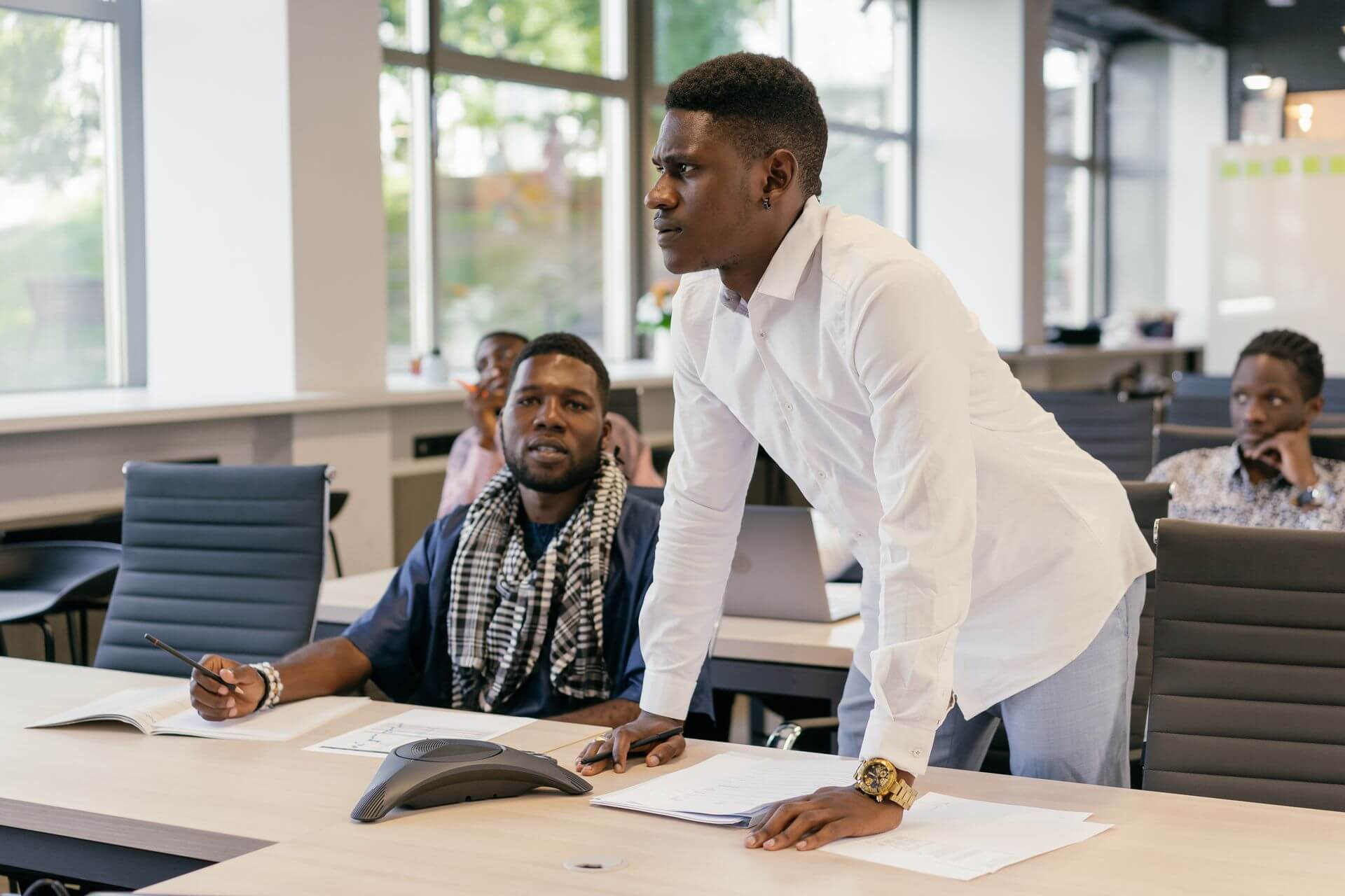 Two colleagues in a feedback conversation