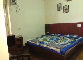 pg in near by subhash  chock