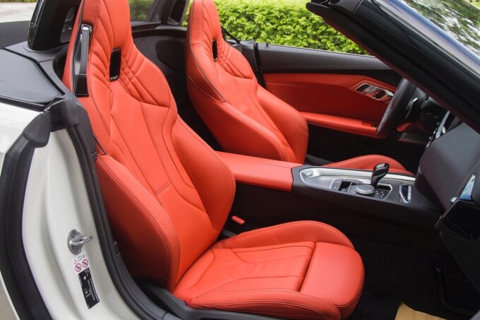 Bộ ghế da thể thao trên BMW Z4 mới.