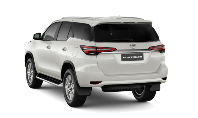 Fortuner 2.7 bổ sung thêm đèn sương mù phía sau và nâng cấp một vài trang bị. Ảnh: Toyota