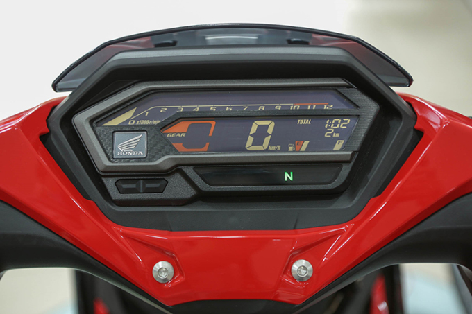 Màn hình LCD hiển thị các thông tin vận hành.