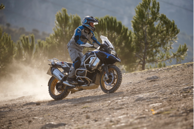 BMW R 1250 GS Adventure HP trong một chuyến trải nghiệm.