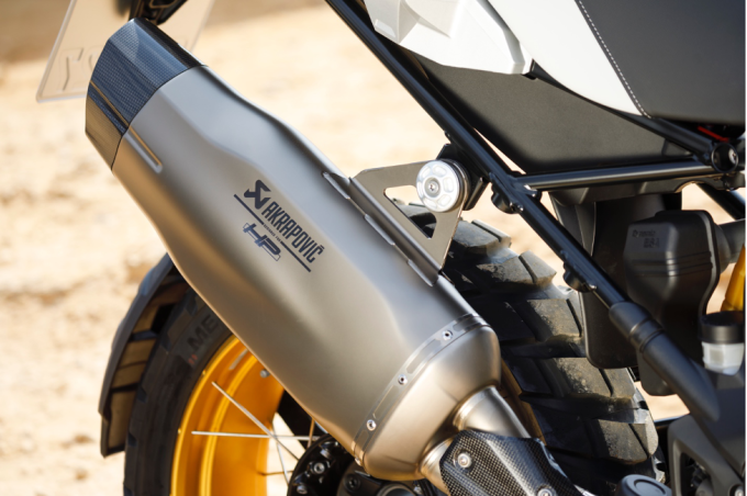 Ống xả trên BMW R 1250 GS Adventure HP.