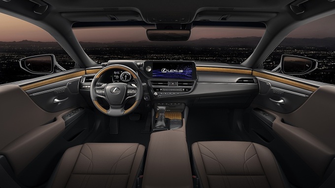 Khoang lái trên Lexus ES mới.