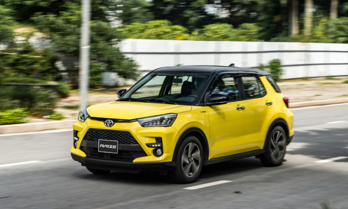 Toyota Raize lăn bánh ở Hà Nội. Ảnh: Minh Quân
