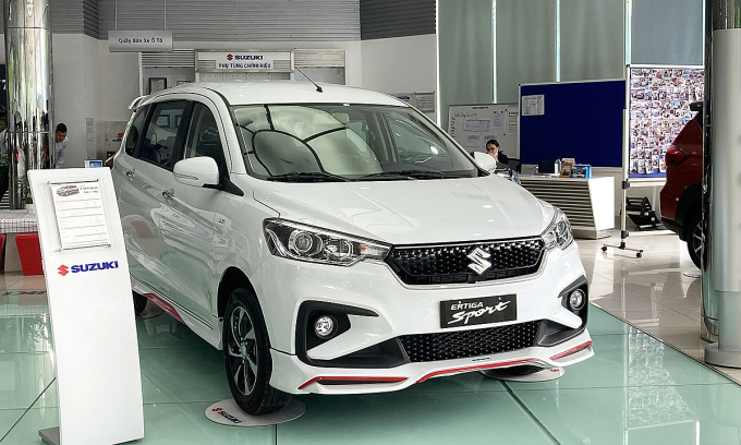 Suzuki Ertiga bản AT tại đại lý ở TP HCM. Ảnh: Phạm Trung