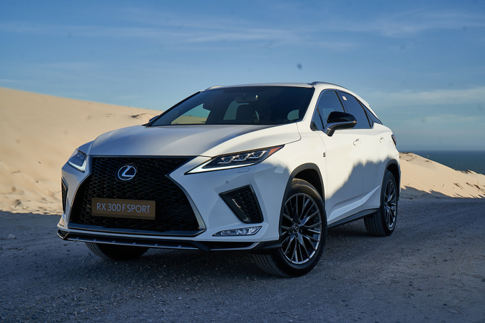 Phiên bản RX 300 F Sport.