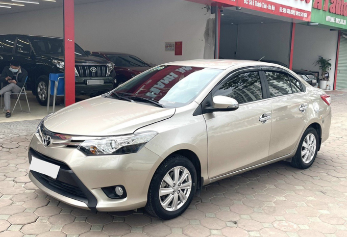 Một Vios cũ được bày bán tại khu một cửa hàng khu vực Cầu Giấy. Ảnh: Phúc Trần
