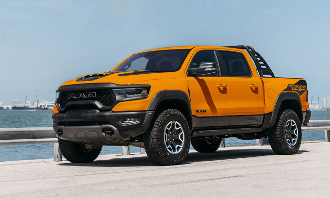 Bán tải Ram 1500 TRX 4x4 không phải siêu xe hay xe siêu sang nhưng đứng cùng Lamborghini Aventador và Ferrari 812 GTS trong bảng xếp hạng. Ảnh: Ram
