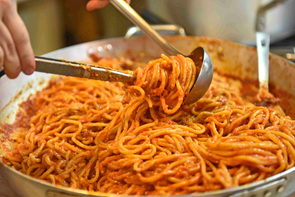 Lo chef stellato Salvatore Tassa ai fornelli di Casa Lerario