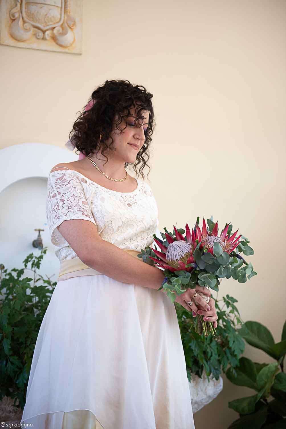 Carlotta ha detto SI al suo Marcello all’altare del nostro giardino in una splendida giornata di ottobre