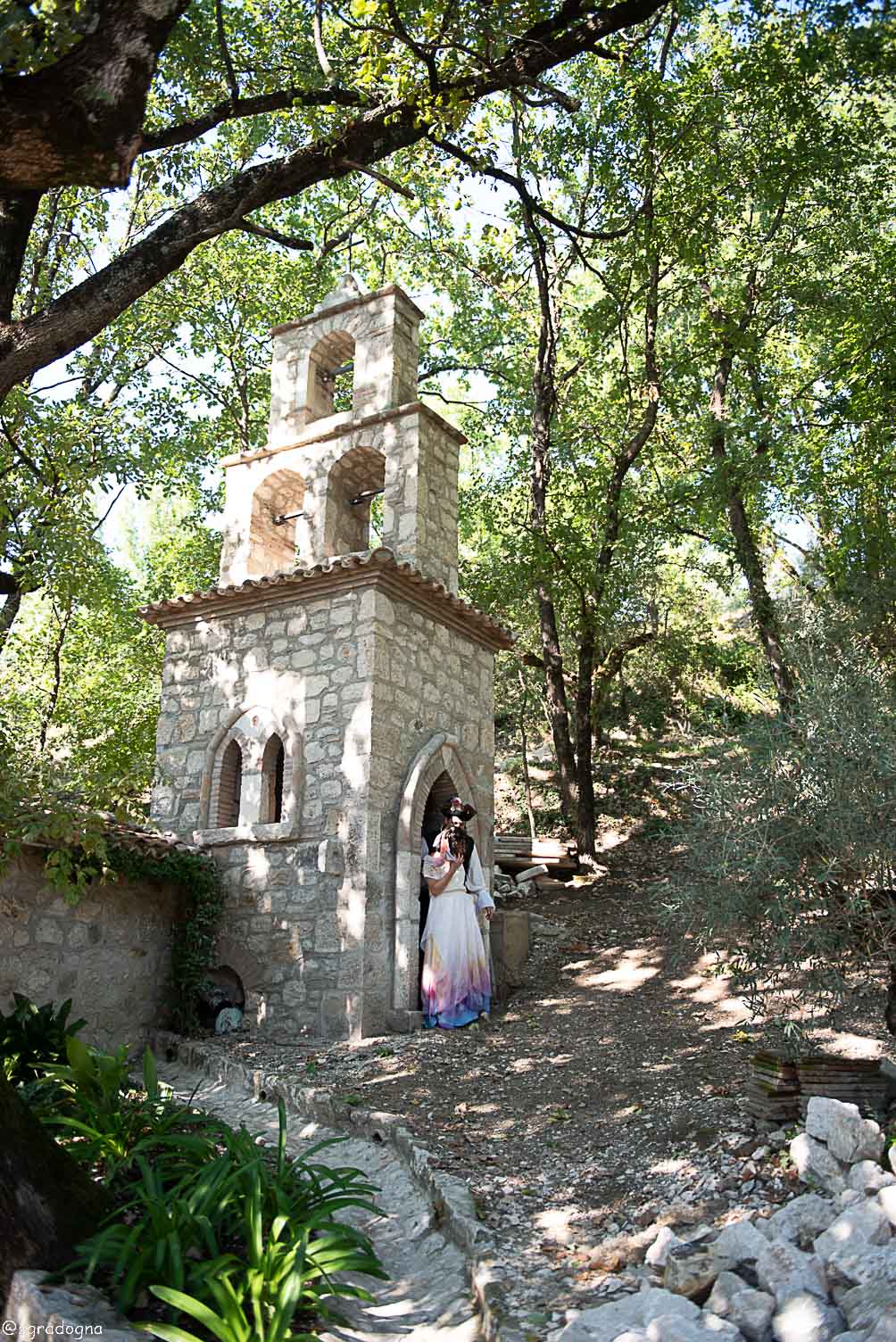 Carlotta ha detto SI al suo Marcello all’altare del nostro giardino in una splendida giornata di ottobre