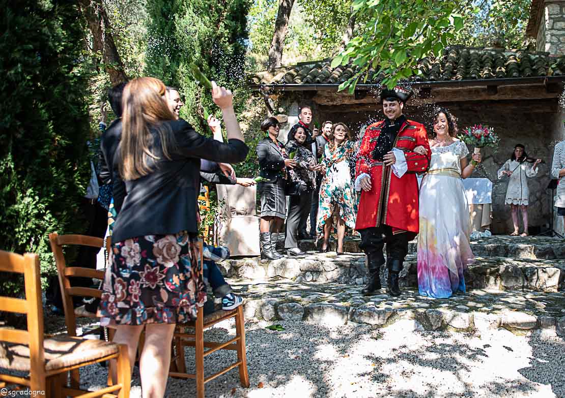 Carlotta ha detto SI al suo Marcello all’altare del nostro giardino in una splendida giornata di ottobre