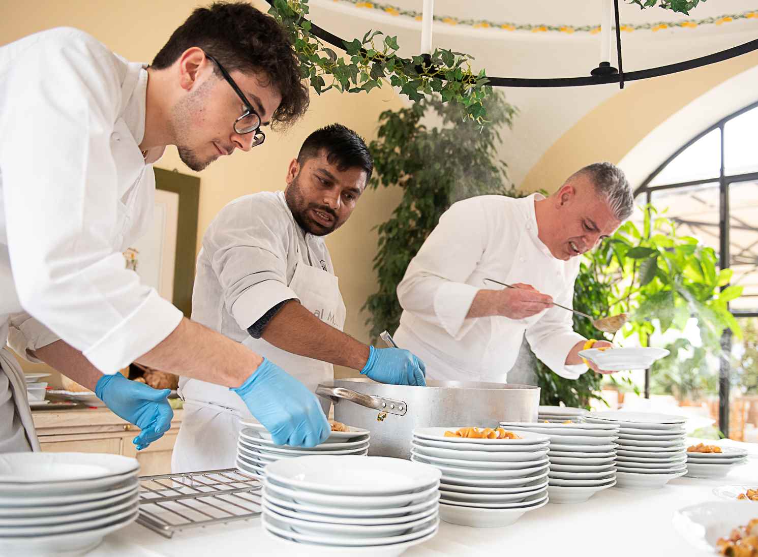 Chef stellati Michelin a Casa Lerario. Nicola Fossaceca e la sua brigata per un sabato qui da noi