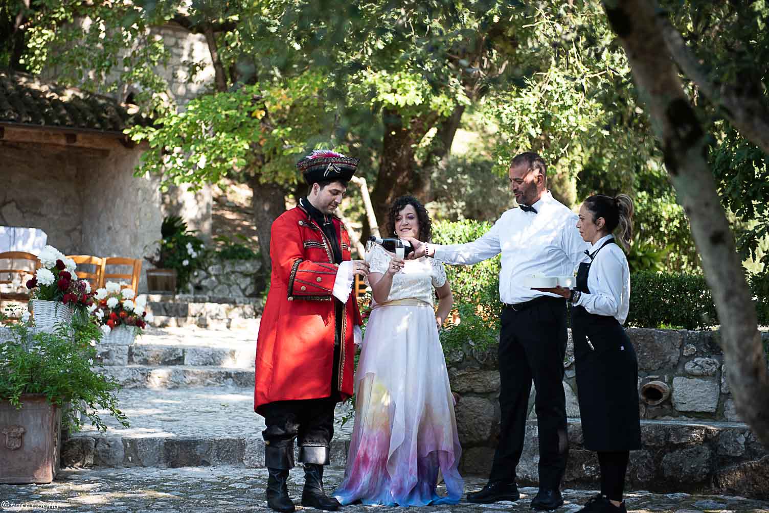 Carlotta ha detto SI al suo Marcello all’altare del nostro giardino in una splendida giornata di ottobre