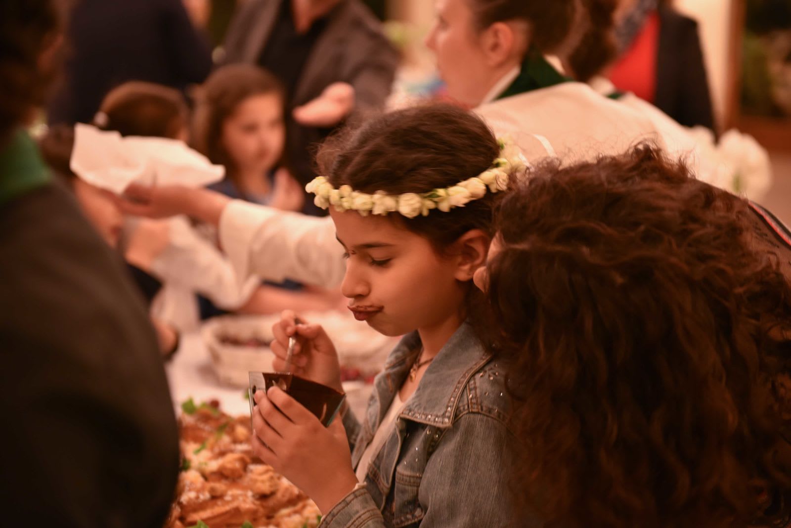 Mega festa, piena di sorprese la comunione di Piera