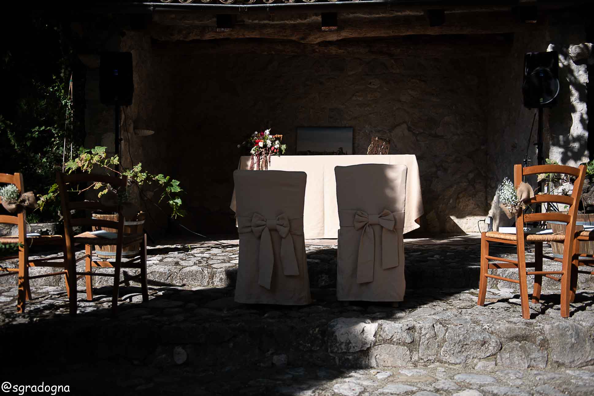 Miriam e Vittorio si sono promessi amore eterno davanti all’altare nel nostro giardino