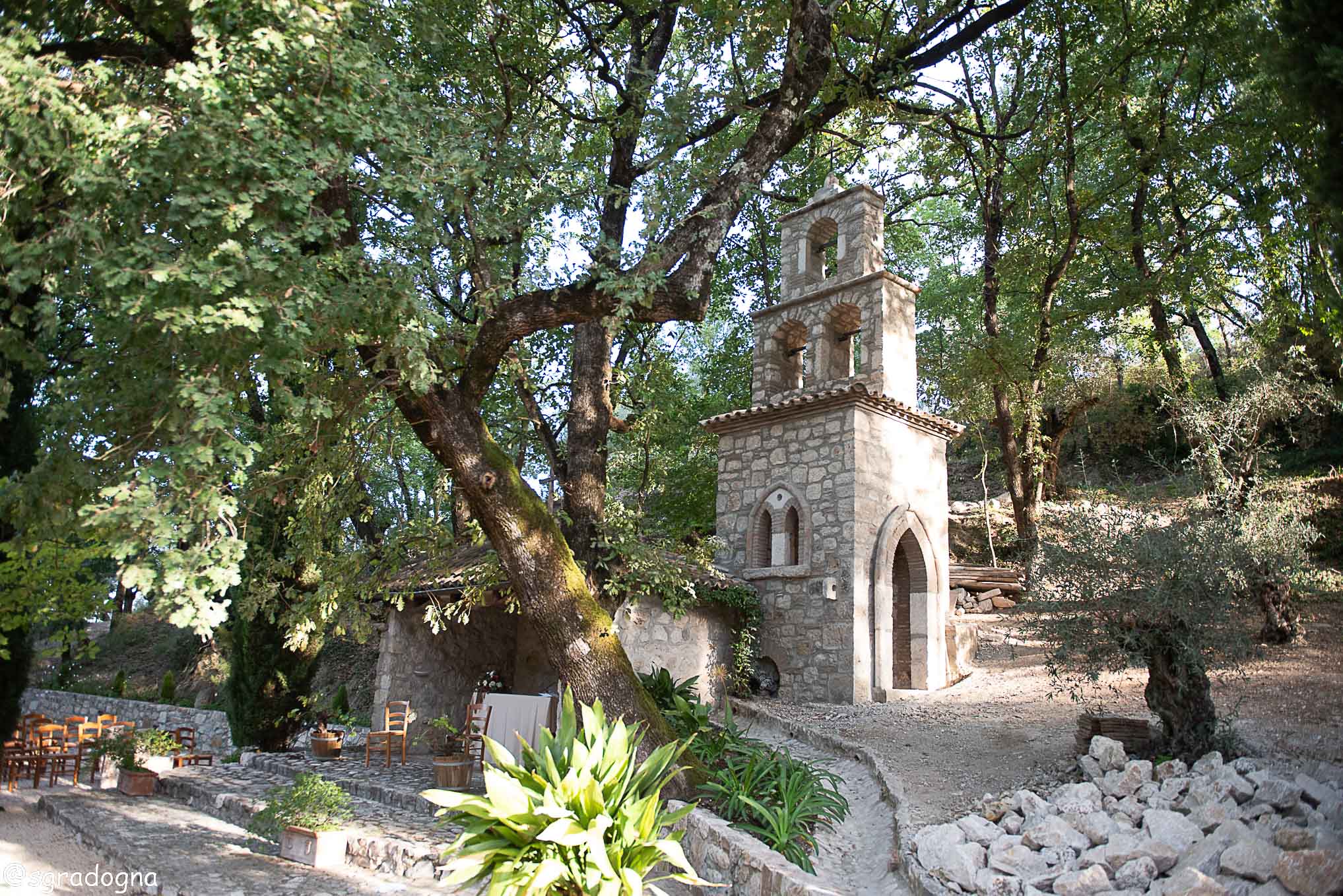 Miriam e Vittorio si sono promessi amore eterno davanti all’altare nel nostro giardino