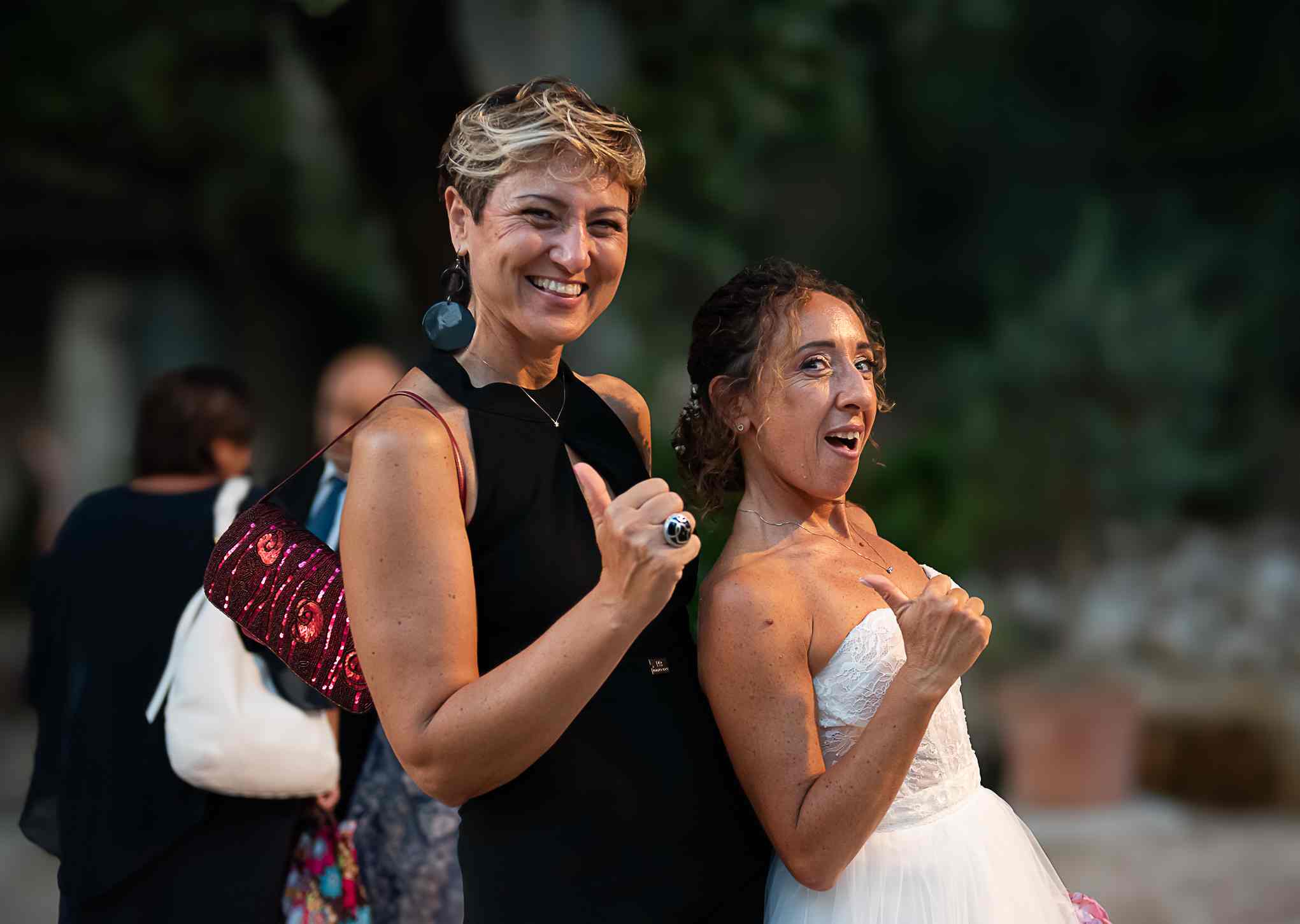 Festa in piscina e nel nostro giardino. Ecco il matrimonio di Paola e Andrea qui da noi