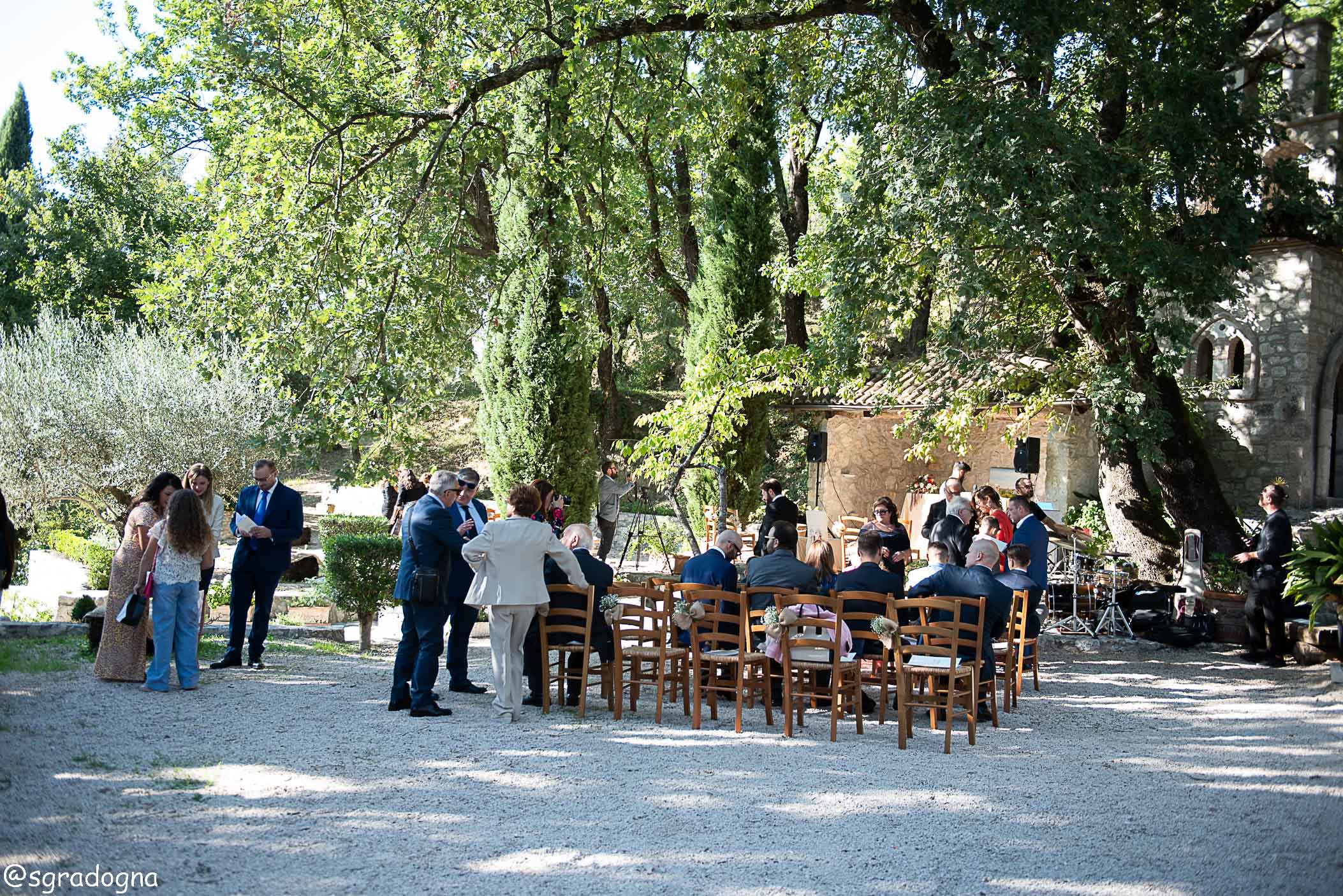 Miriam e Vittorio si sono promessi amore eterno davanti all’altare nel nostro giardino