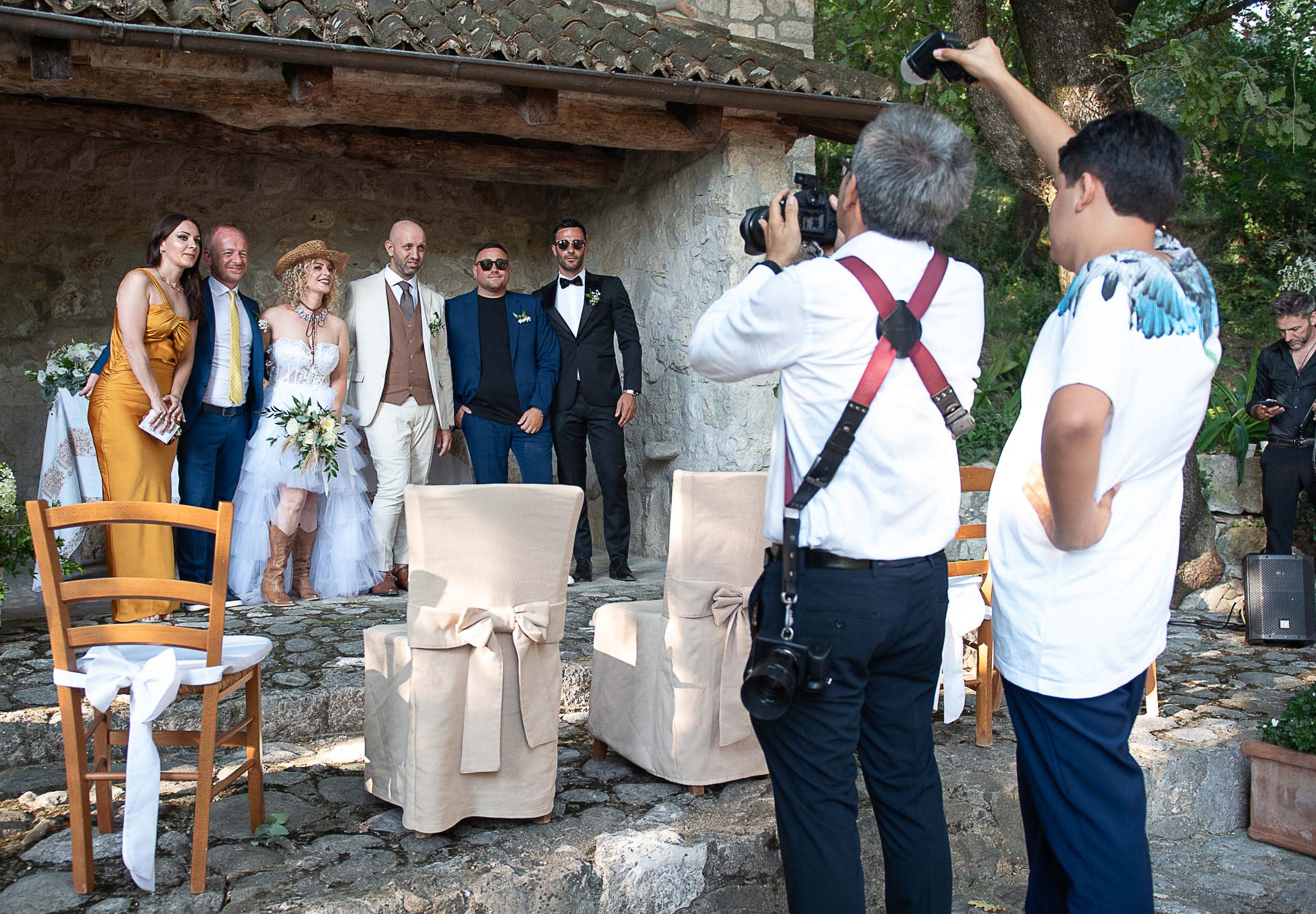 Al nostro altare qui in campagna un nuovo matrimonio. Laura ha detto Si al suo Michele