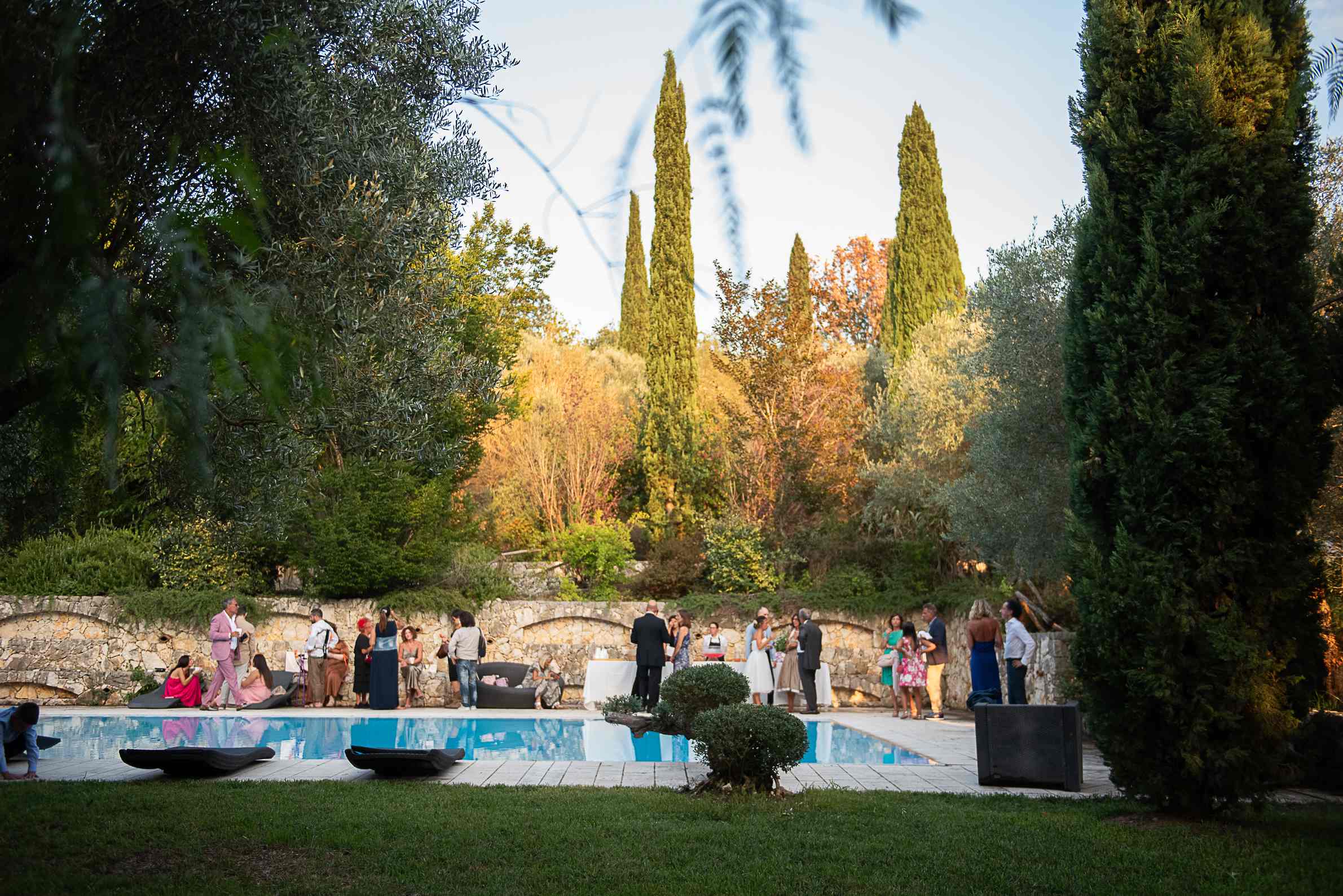 Festa in piscina e nel nostro giardino. Ecco il matrimonio di Paola e Andrea qui da noi