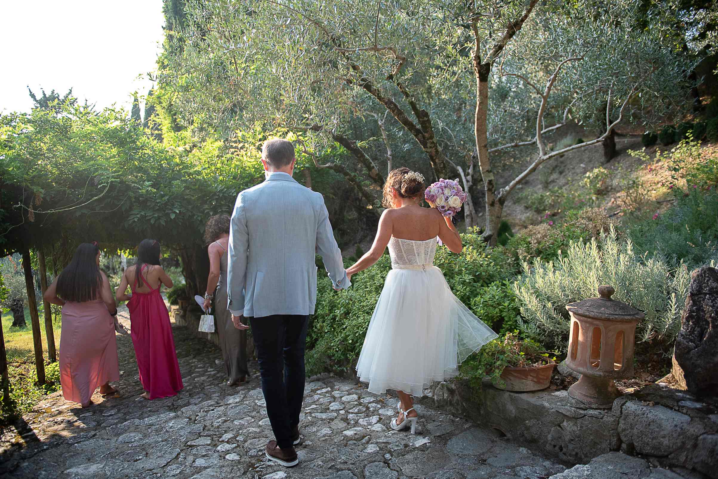 Festa in piscina e nel nostro giardino. Ecco il matrimonio di Paola e Andrea qui da noi