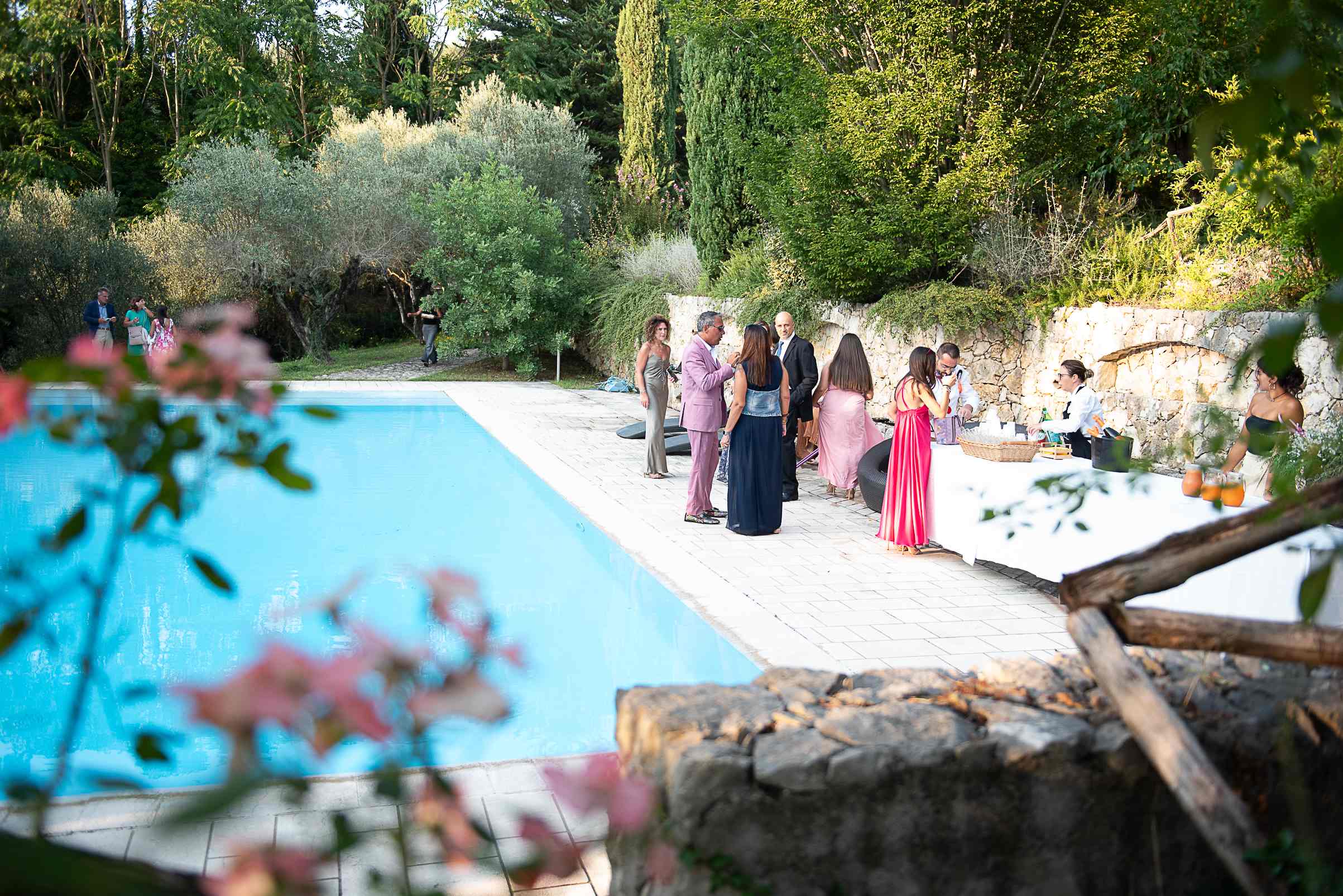 Festa in piscina e nel nostro giardino. Ecco il matrimonio di Paola e Andrea qui da noi