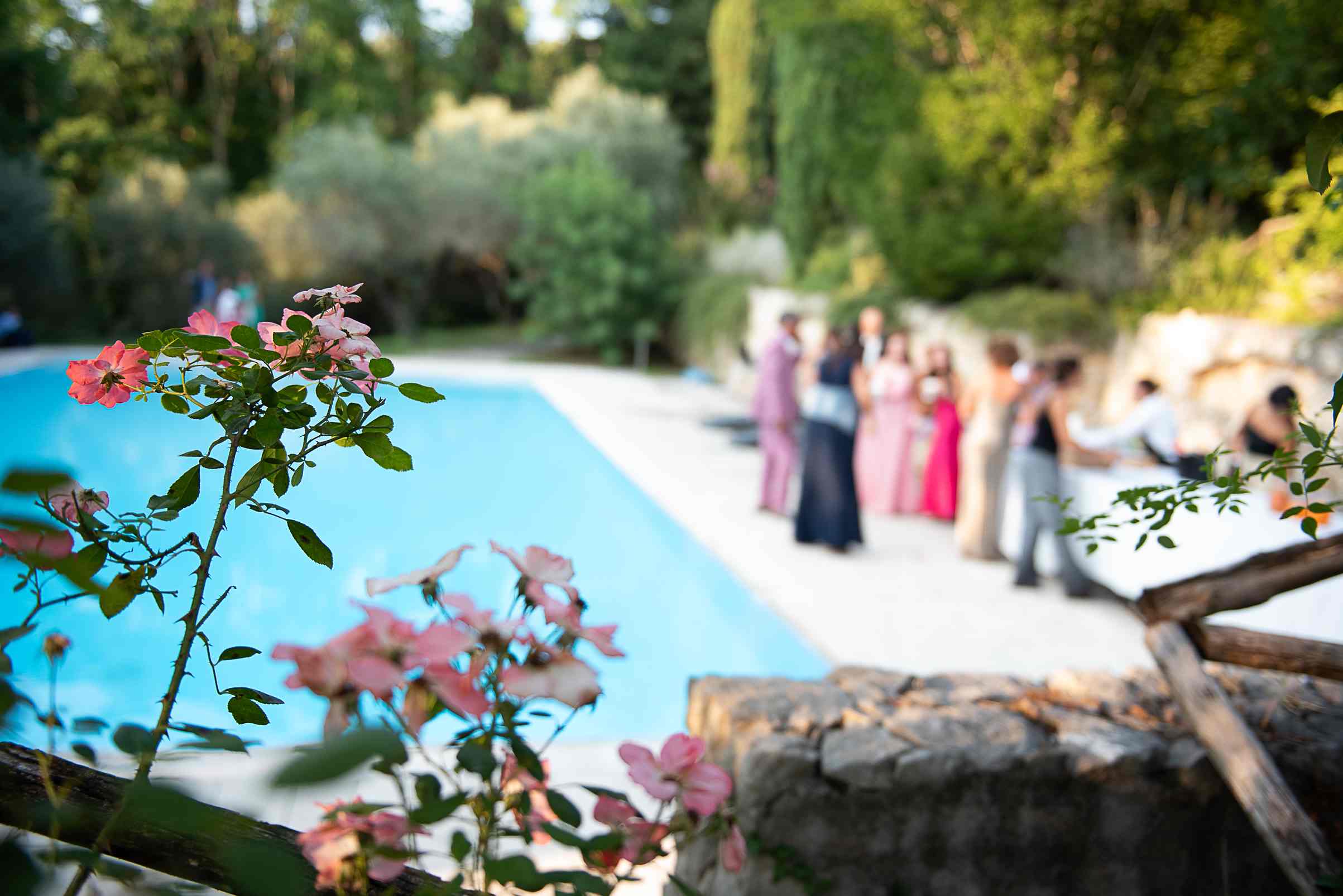 Festa in piscina e nel nostro giardino. Ecco il matrimonio di Paola e Andrea qui da noi