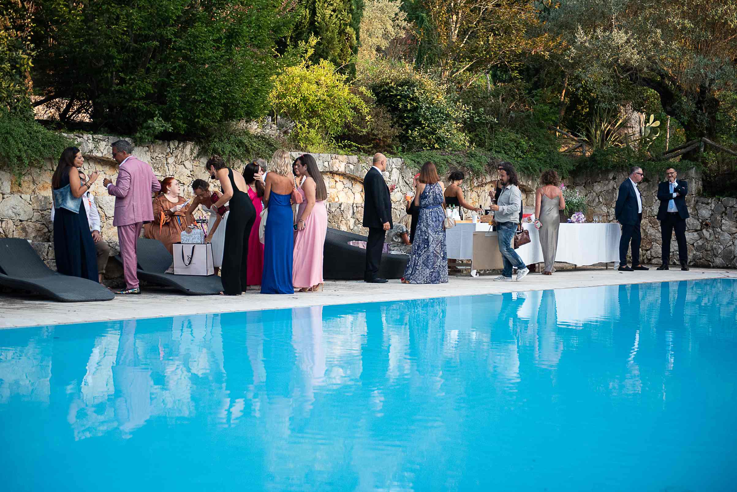 Festa in piscina e nel nostro giardino. Ecco il matrimonio di Paola e Andrea qui da noi