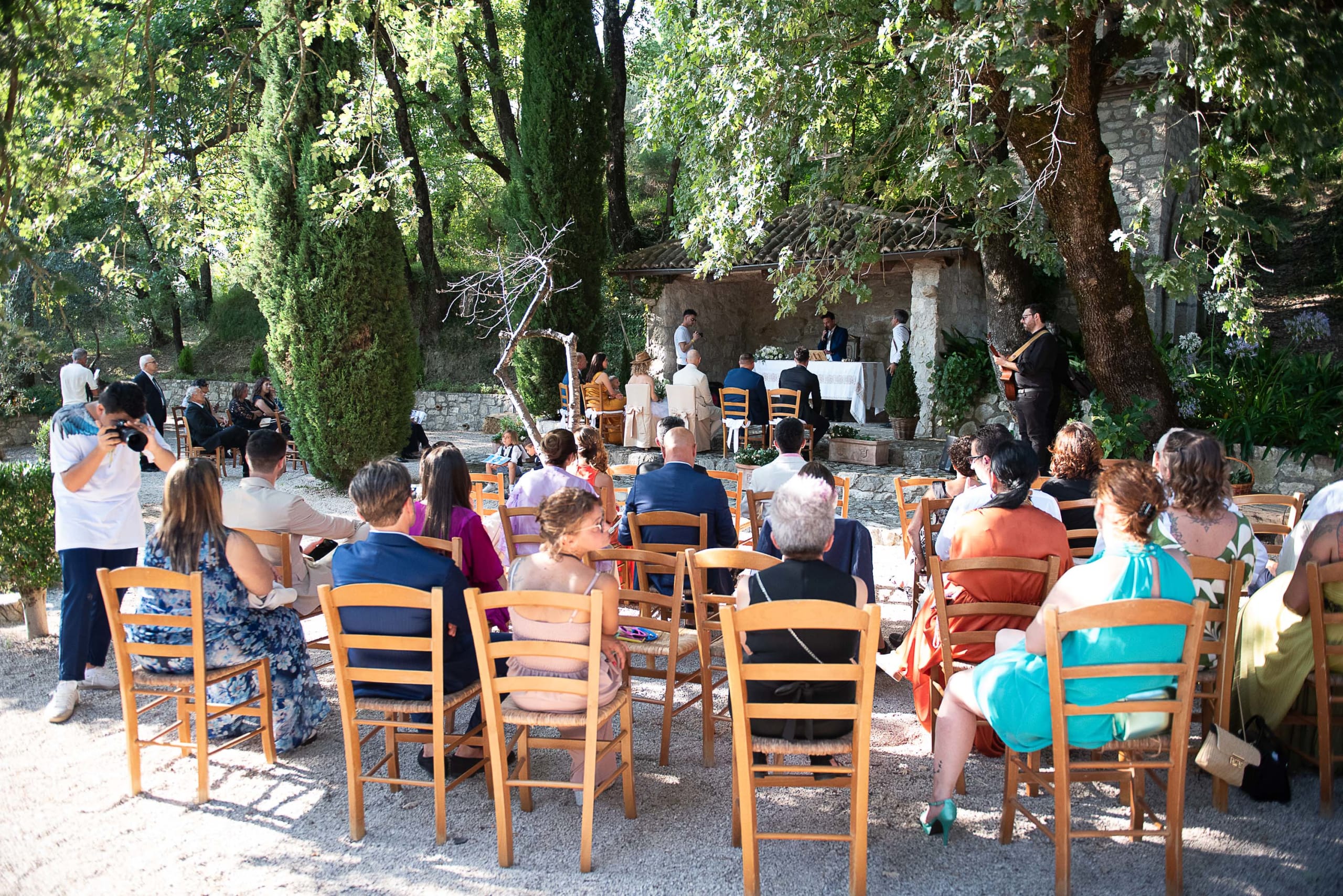 Al nostro altare qui in campagna un nuovo matrimonio. Laura ha detto Si al suo Michele