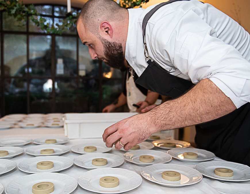 Chef Stellati ai fornelli di Casa Lerario. Marco Caputi del Maeba