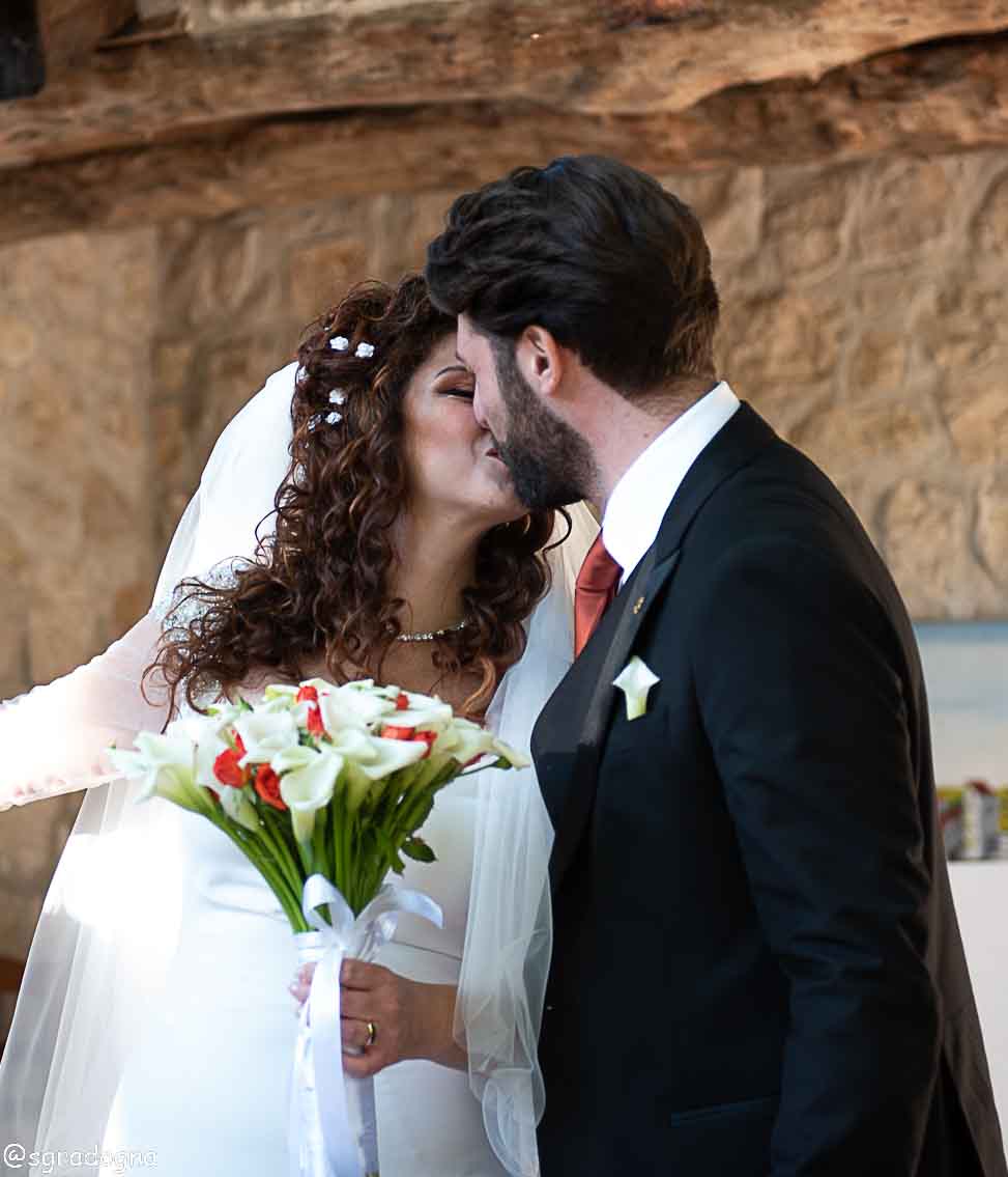 Miriam e Vittorio si sono promessi amore eterno davanti all’altare nel nostro giardino