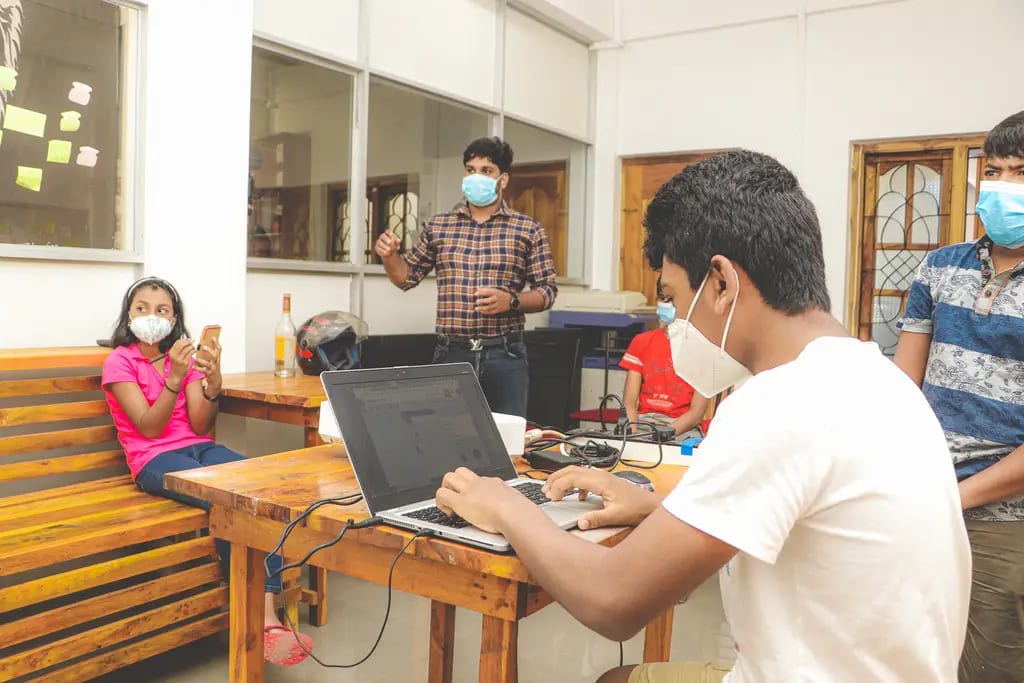 An electronics workshop after the reopening, Batticaloa, 2021-01-23.