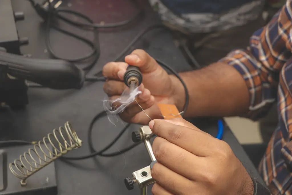 An electronics workshop after the reopening, Batticaloa, 2021-01-23.