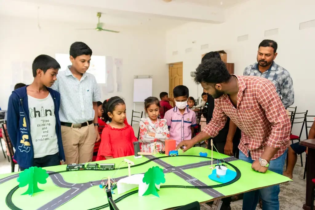 Kids' robotics, building automated railways, Batticaloa, 2023-08-20.