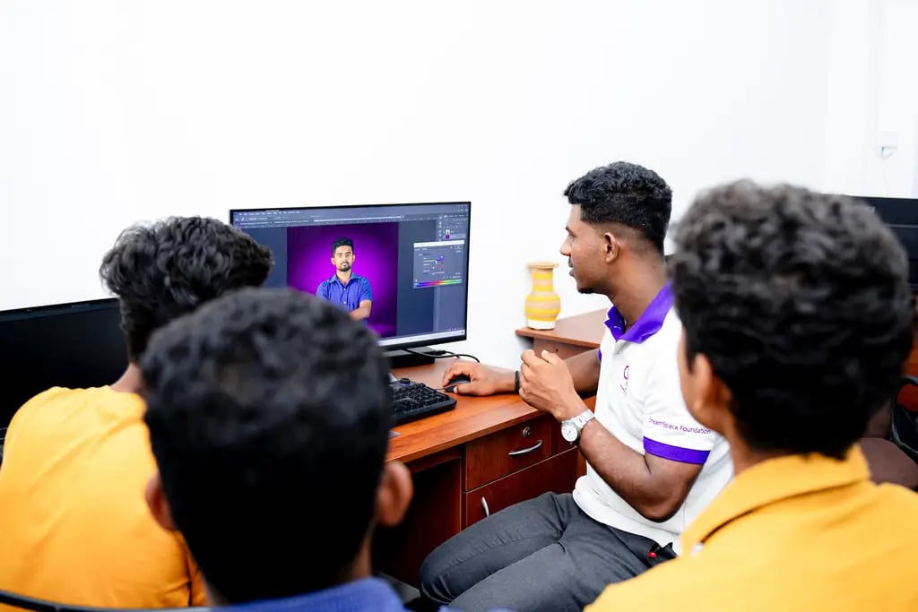 Media workshop for deaf and non-speaking participants, Batticaloa, 2023-10-28.