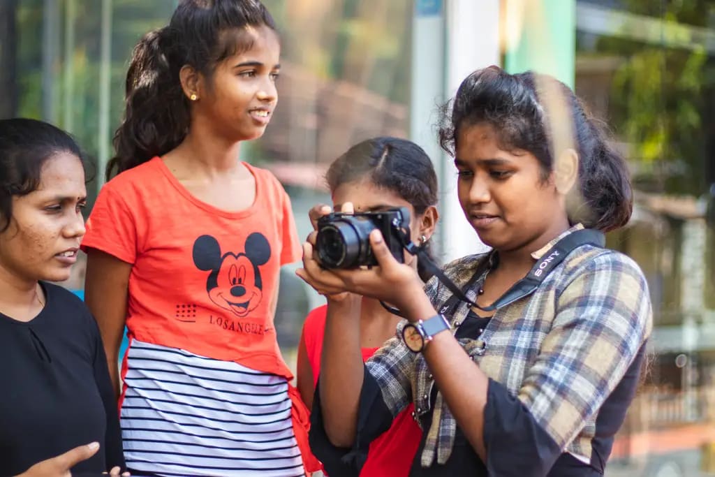 Photography taught from home, Batticaloa, 2021-02-21.