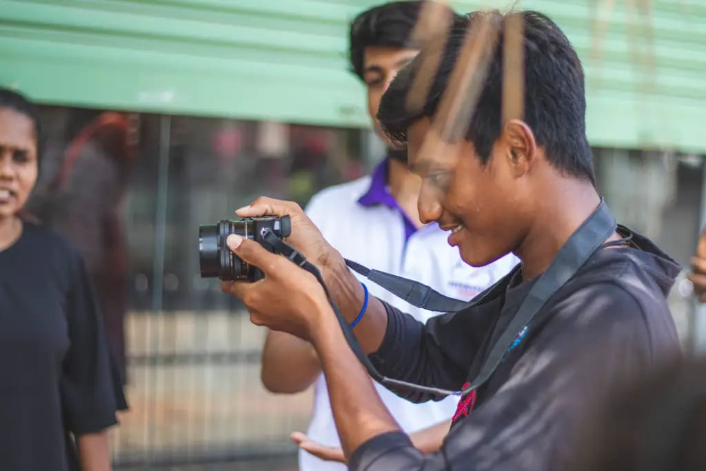 Photography taught from home, Batticaloa, 2021-02-21.