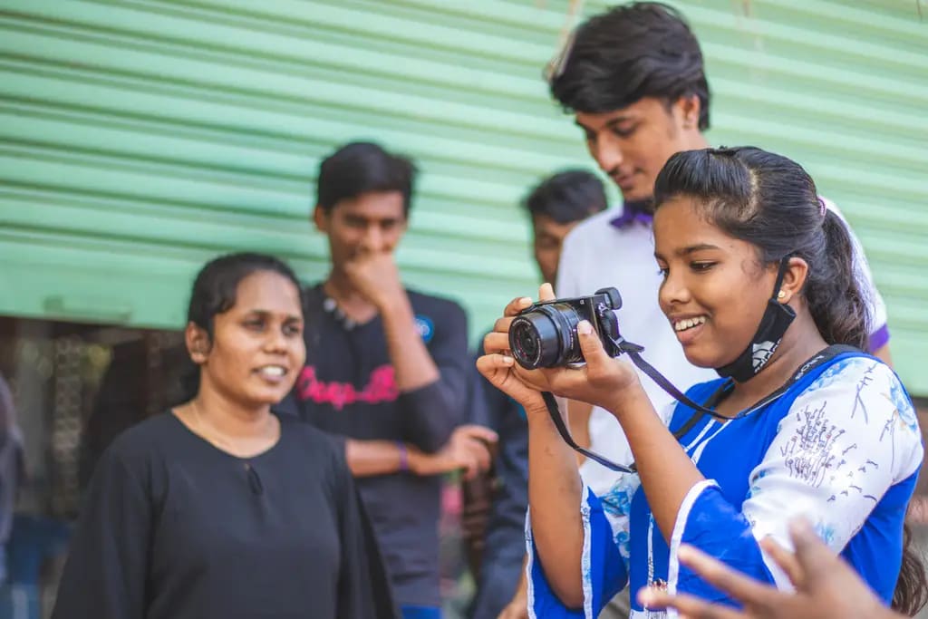 Photography taught from home, Batticaloa, 2021-02-21.