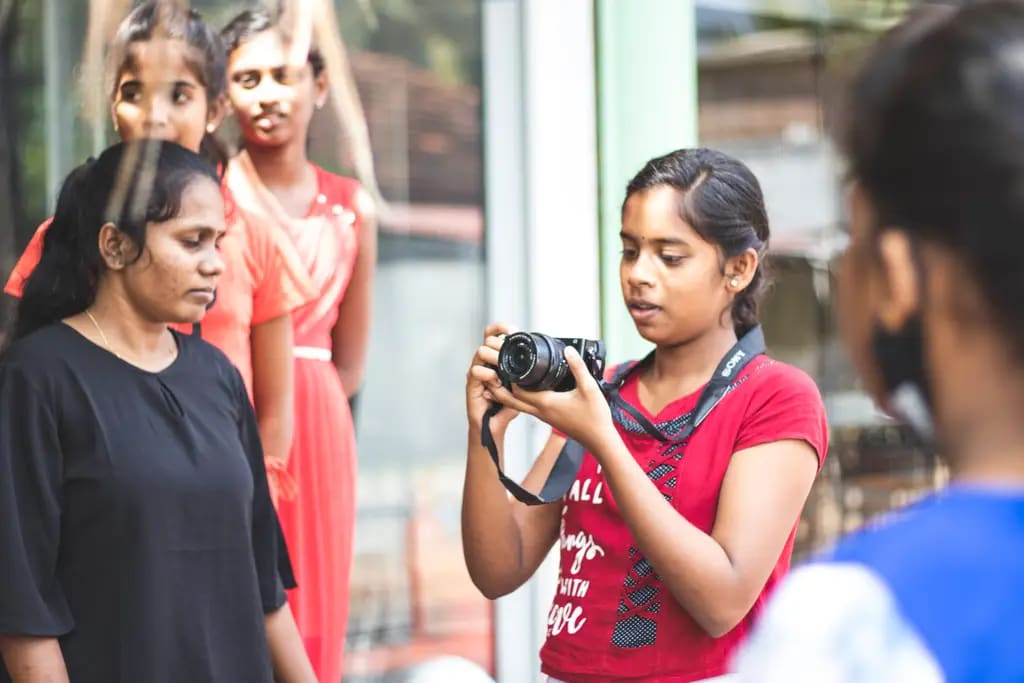 Photography taught from home, Batticaloa, 2021-02-21.
