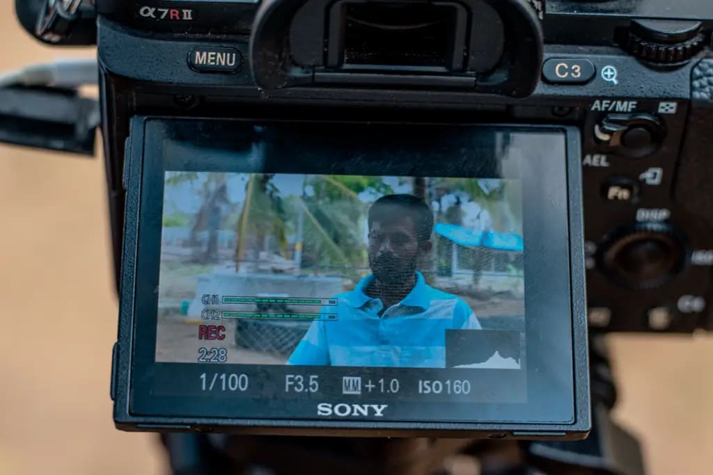 The camera monitor during filming, Muthur, 2023-08-15.