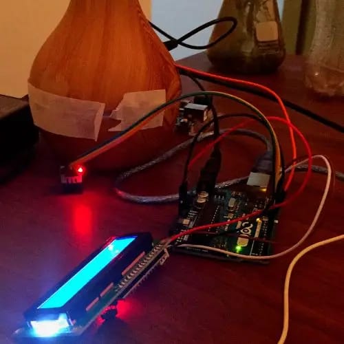 The Fluffynator running, with its Arduino and screen, July 2022. Photo: Dinacon 2022.